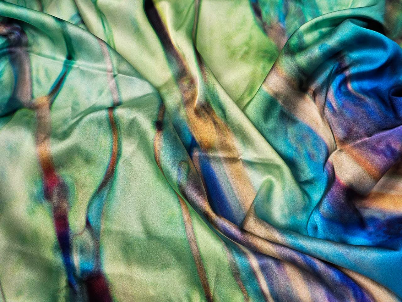 შარფისა და ვაზის ფოთოლის ბროშის ნაკრები