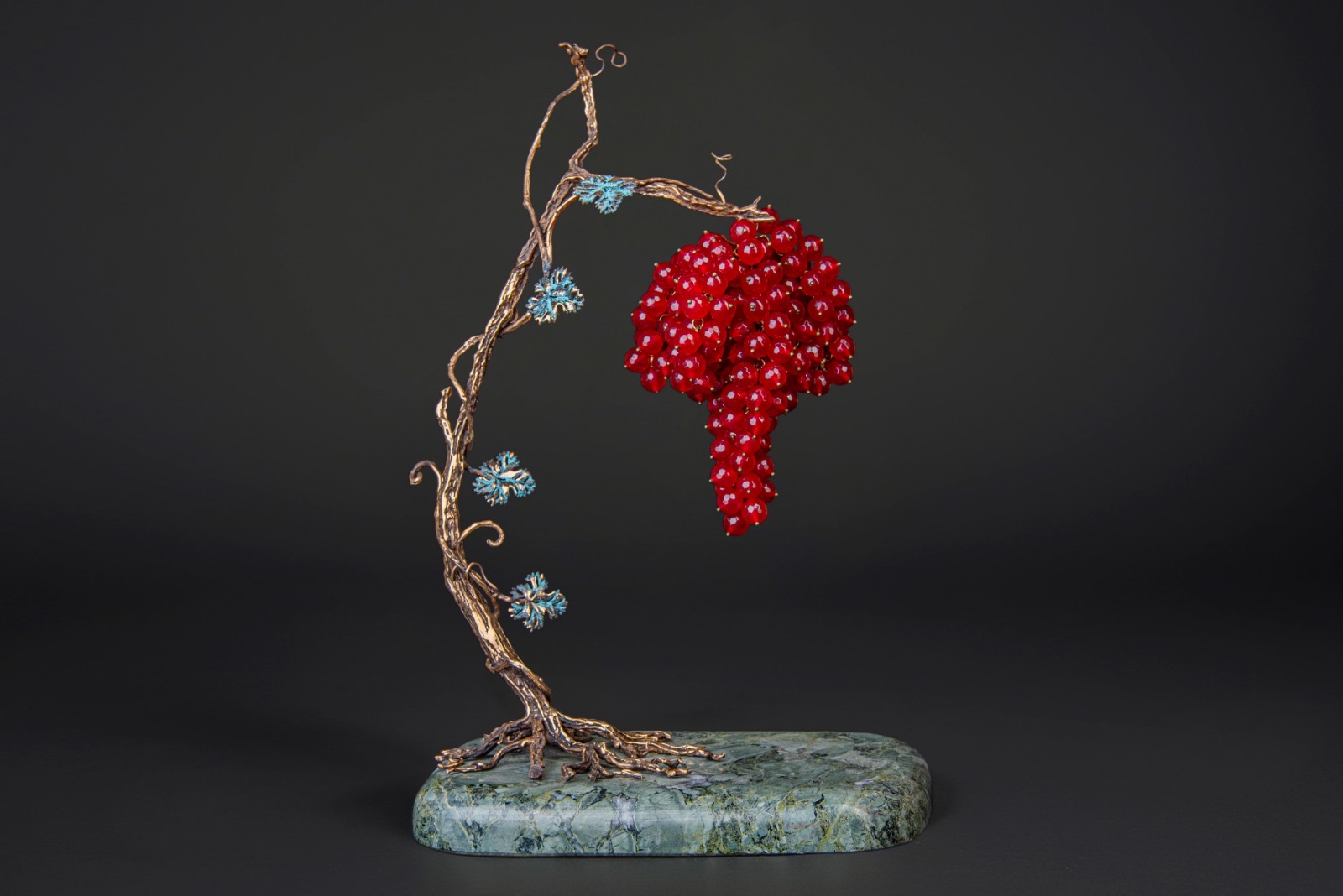 ბრინჯაოს სუვენირი "ვაზი და ყურძნის მტევანი"