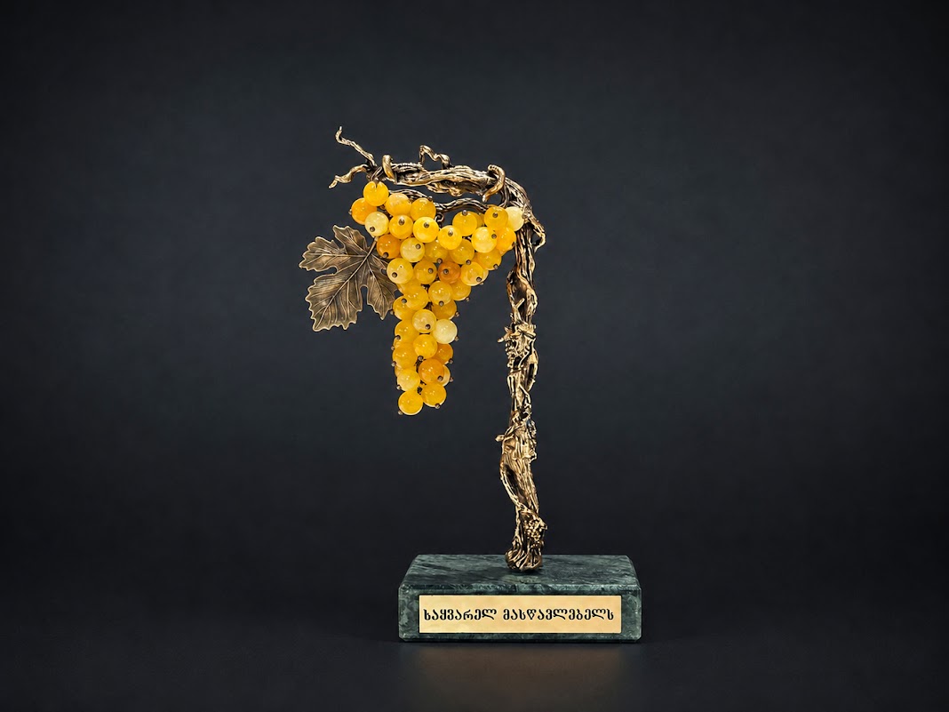 Bronze souvenir "Vine and Grape Kisi"