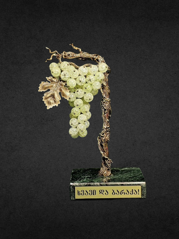 ბრინჯაოს სუვენირი "ვაზი და ყურძნის მტევანი"