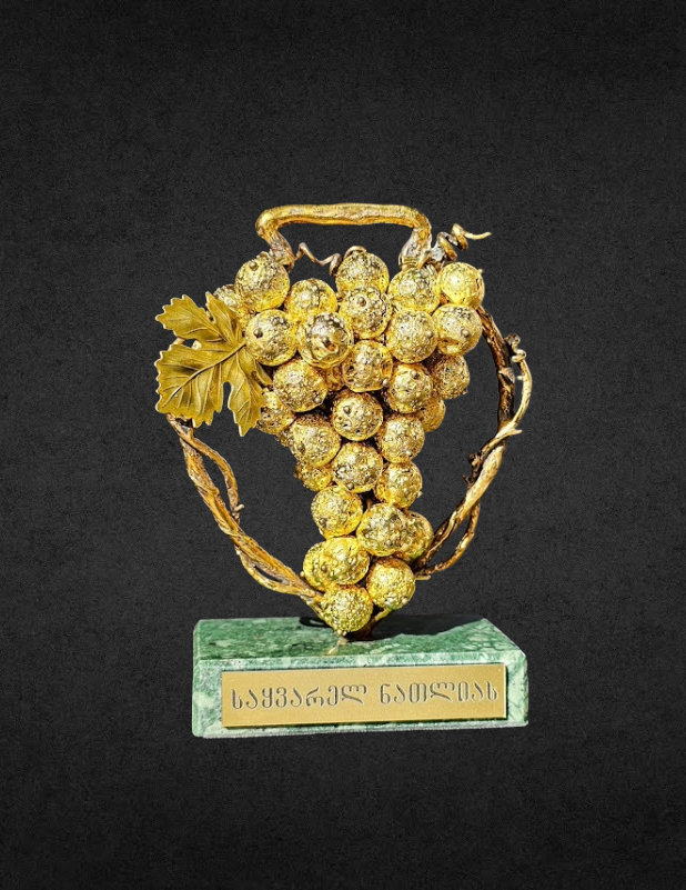 ბრინჯაოს სუვენირი "ქვევრი და ოქროს მტევანი პრემიუმი"