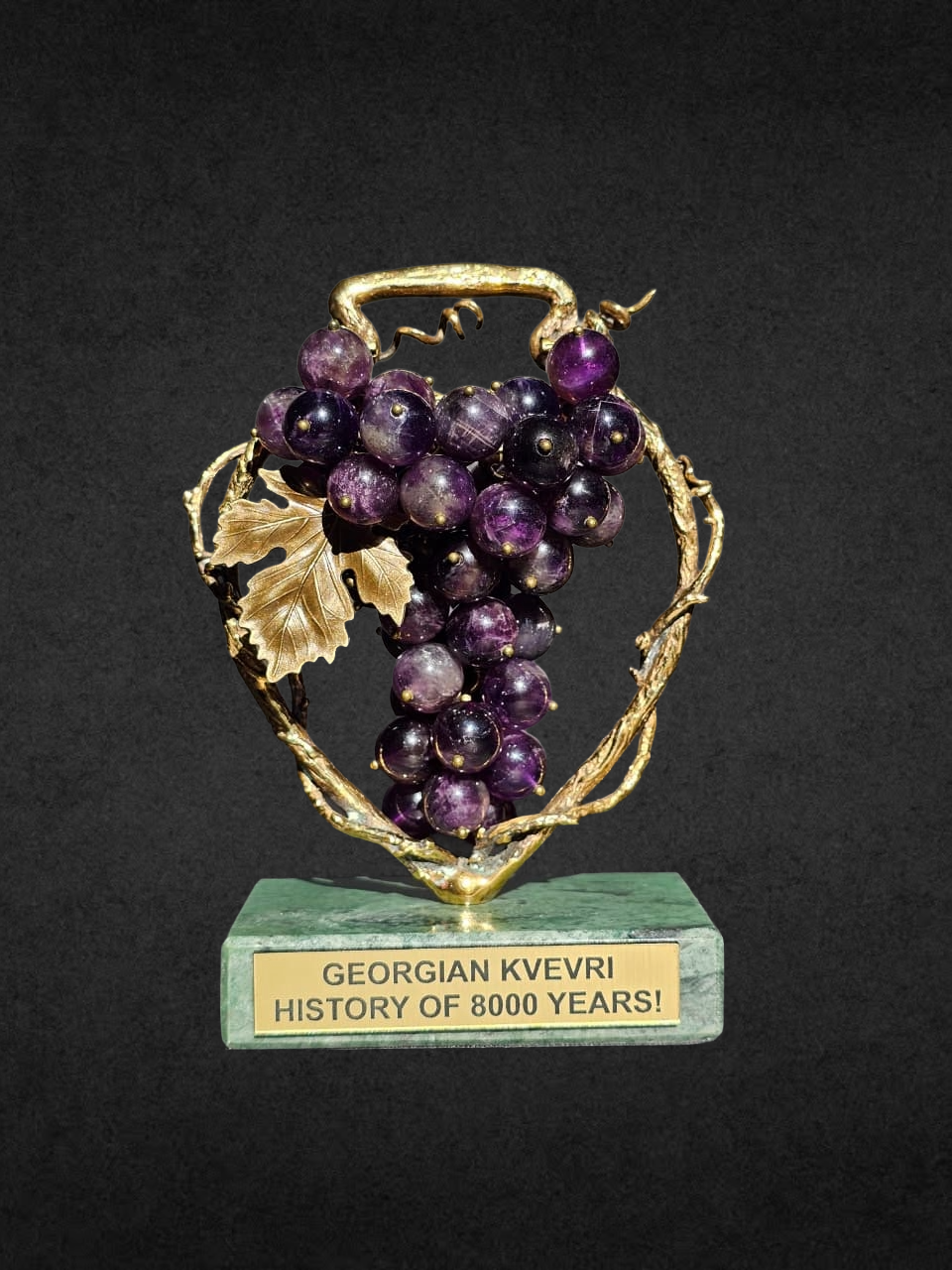 ბრინჯაოს სუვენირი "ქვევრი და ყურძნის მტევანი საფერავი"